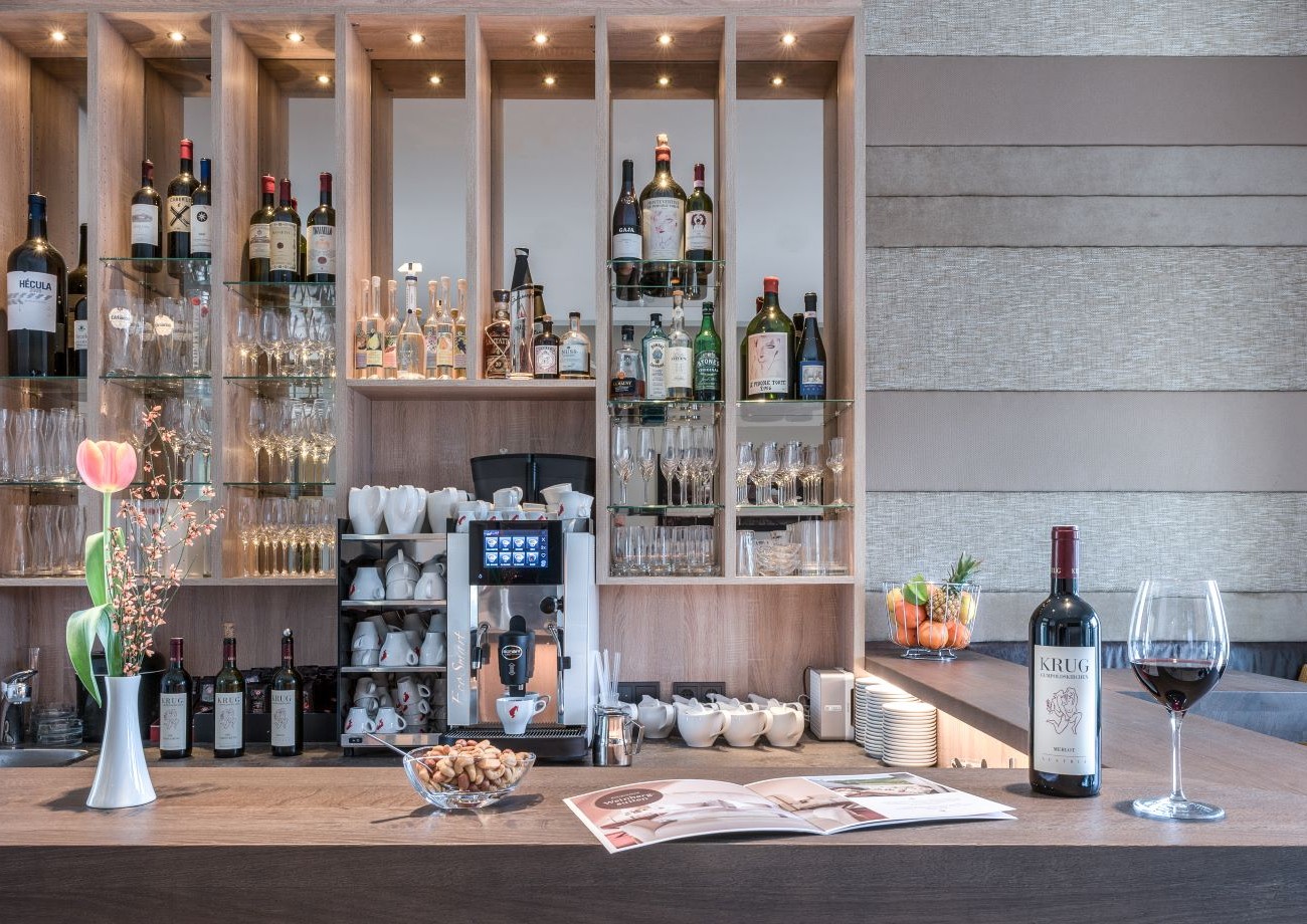 Entspannen Sie im Hotelbar-Bereich