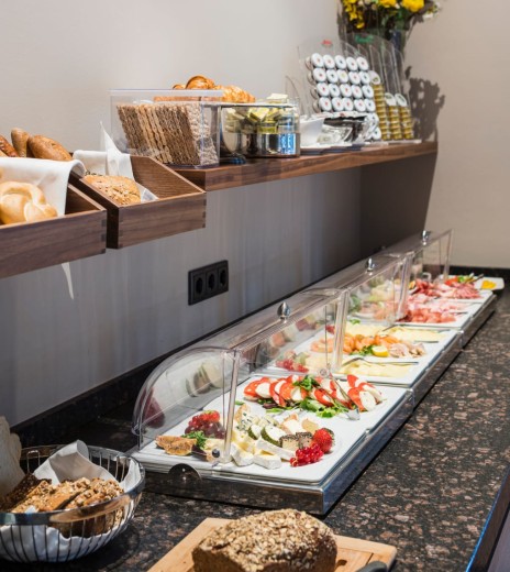 Wurst und Käse am Buffet