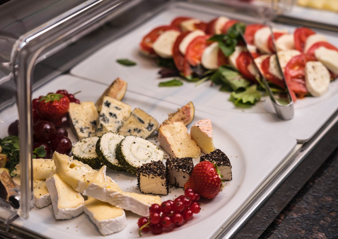 Käseplatte und Tomate-Mozzarelle