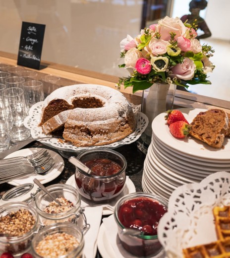 Süßspeisen am Fühstücksbuffet im Hotel Turmhof