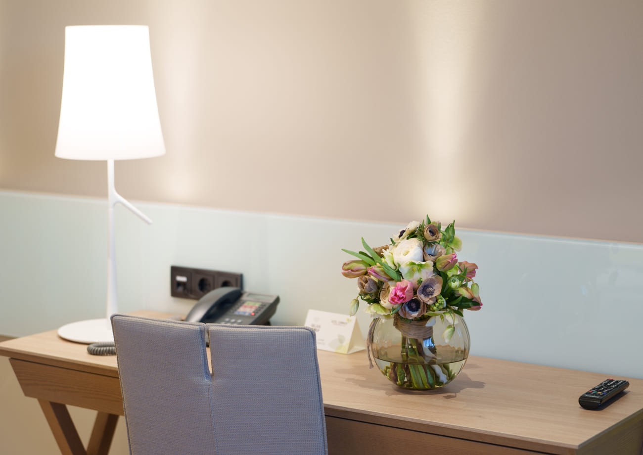 Schreibtisch im Genießerzimmer im 4-Sterne Hotel Turmhof in Gumpoldskirchen