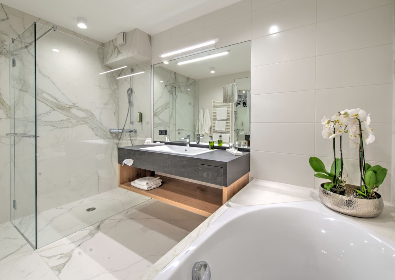 Modernes Badezimmer in der Turmsuite