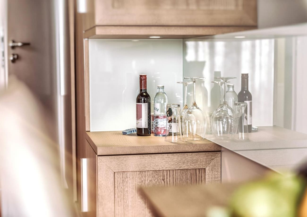 Weinbar im Hotelzimmer im 4-Sterne Hotel Turmhof in Gumpoldskirchen